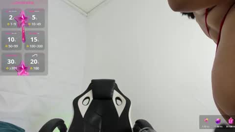 Snapshot of victoria18x chatting on 12-24-24, 02:33 Victoria online show from 12-24-24, 02:33