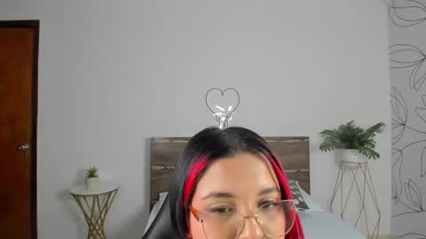 Snapshot of victoria18x chatting on 01-24-25, 11:59 Victoria online show from 01-24-25, 11:59