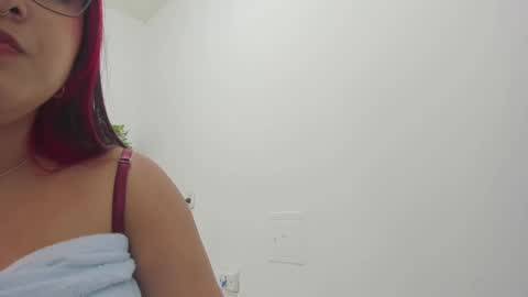 Snapshot of victoria18x chatting on 02-28-25, 11:23 Victoria online show from 02-28-25, 11:23