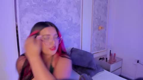 Snapshot of victoria18x chatting on 09-22-25, 06:21 Victoria online show from 09-22-25, 06:21