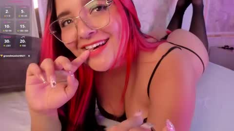 Snapshot of victoria18x chatting on 09-23-25, 08:01 Victoria online show from 09-23-25, 08:01