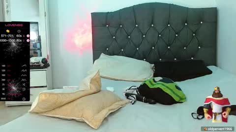 Snapshot of victoria_alien chatting on 01-27-25, 07:24 Victoria independent model online show from 01-27-25, 07:24