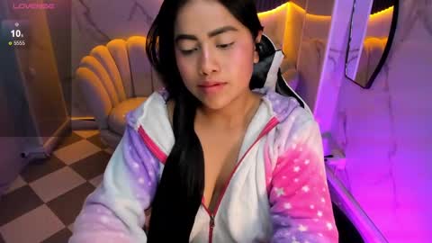 victoria_b_ online show from 10-23-25, 09:02