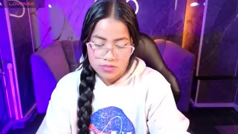 victoria_b_ online show from 10-30-25, 08:53