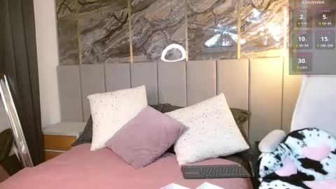 Snapshot of victoria_collinns chatting on 03-06-25, 08:05 Victoria Collins online show from 03-06-25, 08:05