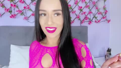 Snapshot of victoria_cooper3 chatting on 02-14-25, 01:40 valentina online show from 02-14-25, 01:40