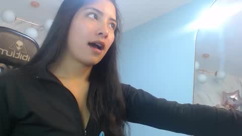 Snapshot of victoria_hernandez_t chatting on 03-18-26, 01:36 Victoria online show from 03-18-26, 01:36