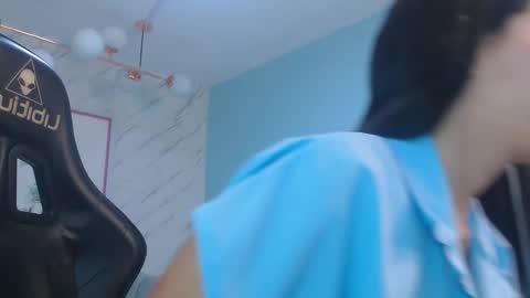 Snapshot of victoria_hernandez_t chatting on 03-25-26, 01:06 Victoria online show from 03-25-26, 01:06