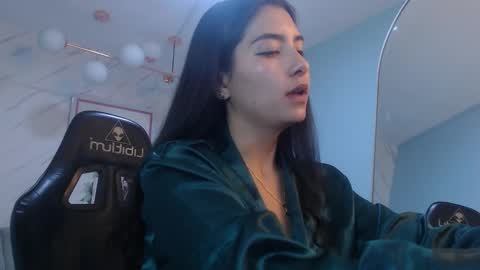 Snapshot of victoria_hernandez_t chatting on 03-27-26, 08:19 Victoria online show from 03-27-26, 08:19