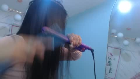 Snapshot of victoria_hernandez_t chatting on 04-23-26, 01:02 Victoria online show from 04-23-26, 01:02