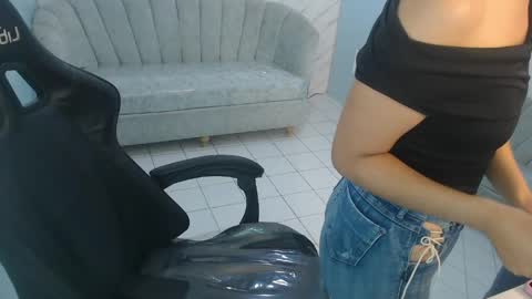 Snapshot of victoria_hernandez_t chatting on 04-25-26, 01:14 Victoria online show from 04-25-26, 01:14