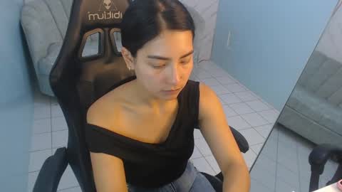 Snapshot of victoria_hernandez_t chatting on 04-25-26, 01:41 Victoria online show from 04-25-26, 01:41