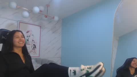 Snapshot of victoria_hernandez_t chatting on 04-28-26, 01:05 Victoria online show from 04-28-26, 01:05