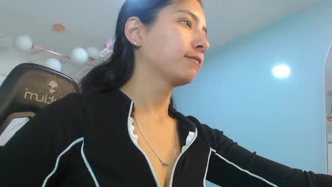 Snapshot of victoria_hernandez_t chatting on 04-29-26, 01:04 Victoria online show from 04-29-26, 01:04