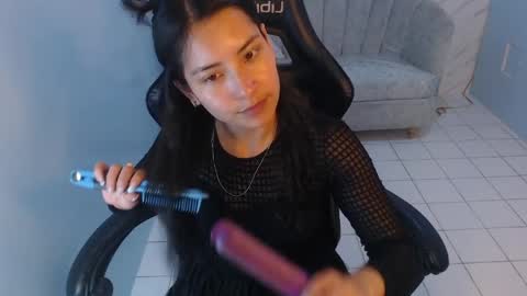 Snapshot of victoria_hernandez_t chatting on 05-01-26, 01:48 Victoria online show from 05-01-26, 01:48