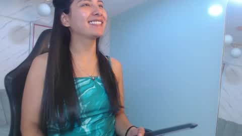 Snapshot of victoria_hernandez_t chatting on 05-08-26, 01:05 Victoria online show from 05-08-26, 01:05
