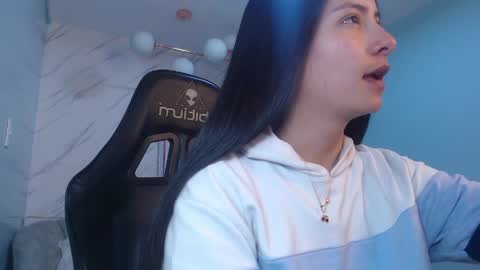 Snapshot of victoria_hernandez_t chatting on 05-11-26, 01:17 Victoria online show from 05-11-26, 01:17