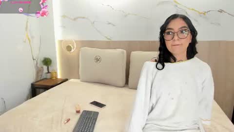  Victoria H  online show from 06-08-26, 05:02