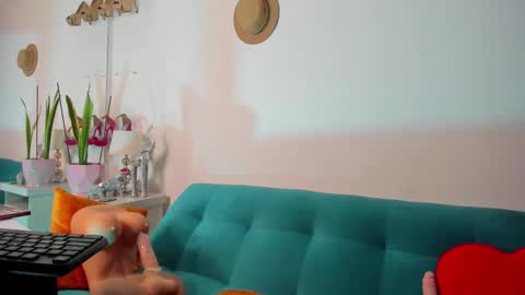 Snapshot of victoria_jhones chatting on 02-16-25, 05:37 Victoria online show from 02-16-25, 05:37