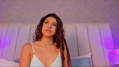  Victoria Lozano  online show from 02-10-25, 07:17