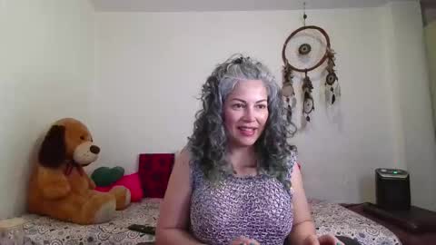 Victoria Lover online show from 11-17-25, 03:45