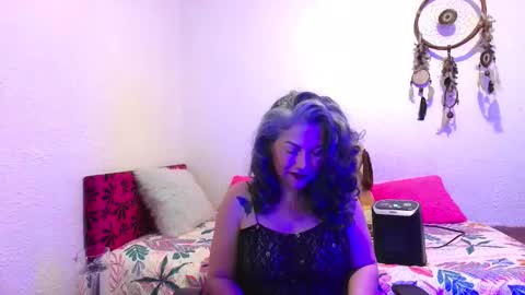 Victoria Lover online show from 12-14-25, 04:18