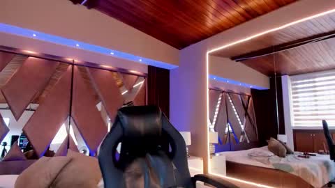 Victoria   Everyday From 1400 to 2130 Col Time online show from 12-15-25, 07:40