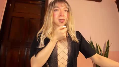 Snapshot of victoria_qq chatting on 10-01-25, 03:12 D A N I online show from 10-01-25, 03:12