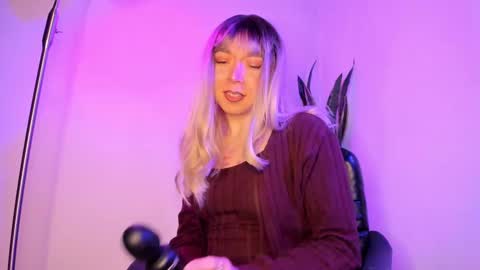 Snapshot of victoria_qq chatting on 10-15-25, 02:11 D A N I online show from 10-15-25, 02:11