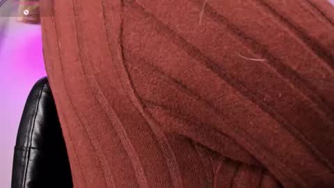 Snapshot of victoria_qq chatting on 10-24-25, 09:11 D A N I online show from 10-24-25, 09:11