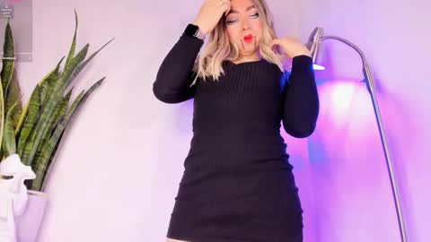 Snapshot of victoria_qq chatting on 10-31-25, 02:56 D A N I online show from 10-31-25, 02:56