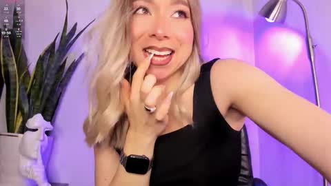 Snapshot of victoria_qq chatting on 11-02-25, 02:03 D A N I online show from 11-02-25, 02:03