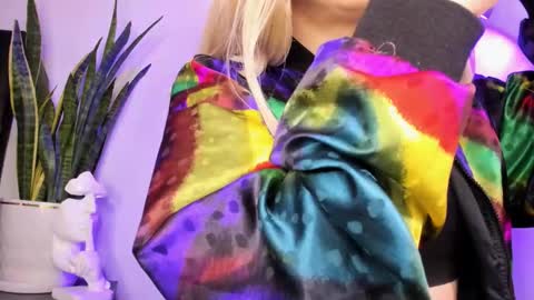 Snapshot of victoria_qq chatting on 11-03-25, 05:36 D A N I online show from 11-03-25, 05:36