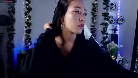 Victoria  online show from 10-07-25, 03:47