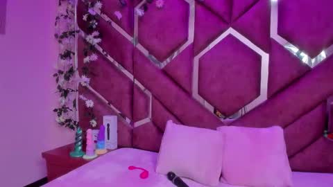 Snapshot of victoria_rossy_ chatting on 02-25-26, 08:29 Victoria online show from 02-25-26, 08:29