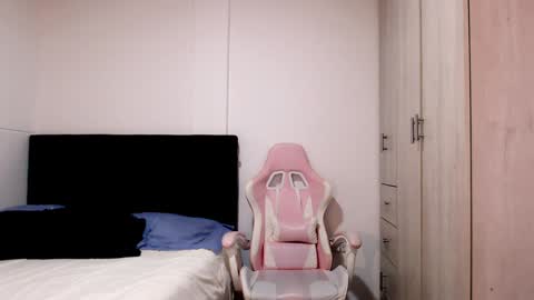 Snapshot of victoria_smile_ chatting on 01-27-25, 03:18 Victoria online show from 01-27-25, 03:18