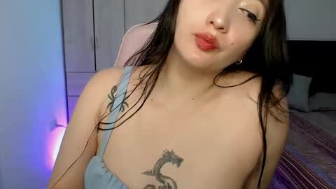 Snapshot of victoria_smile_ chatting on 10-17-25, 09:39 Victoria online show from 10-17-25, 09:39