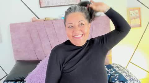 victoriaa_anderson_ online show from 12-15-25, 04:33