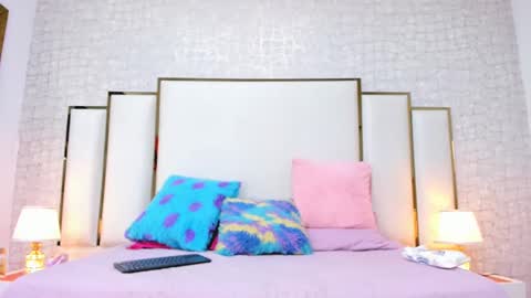 Victoria Sofia online show from 01-31-25, 03:20