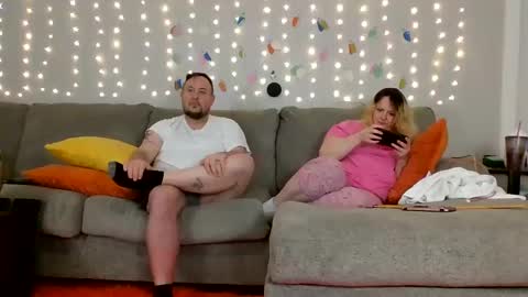 Victoria and Jesse online show from 12-17-24, 04:45