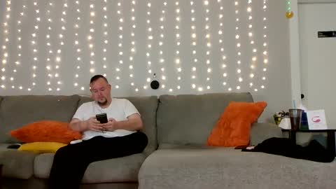Victoria and Jesse online show from 01-03-25, 09:47
