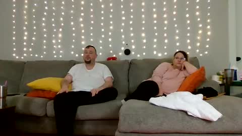 Victoria and Jesse online show from 01-04-25, 02:46