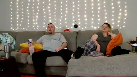 Victoria and Jesse online show from 01-05-25, 07:17