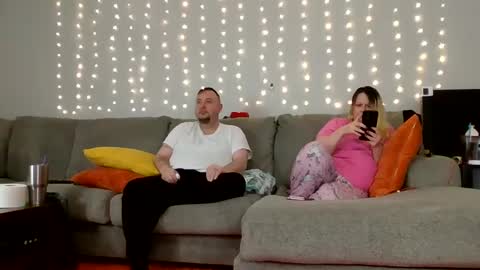 Victoria and Jesse online show from 01-09-25, 04:39
