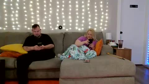 Victoria and Jesse online show from 03-03-25, 04:25