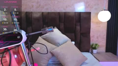 Victoria Andrade online show from 06-16-26, 11:46