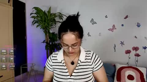Snapshot of victoriablack_ chatting on 05-09-26, 09:58 Victoria online show from 05-09-26, 09:58