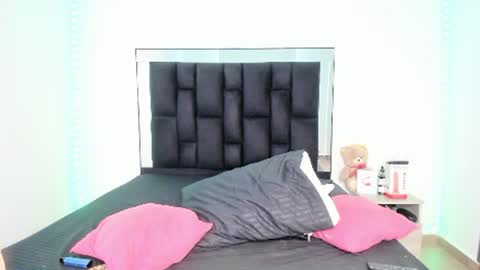 VICTORIA online show from 02-25-25, 03:05