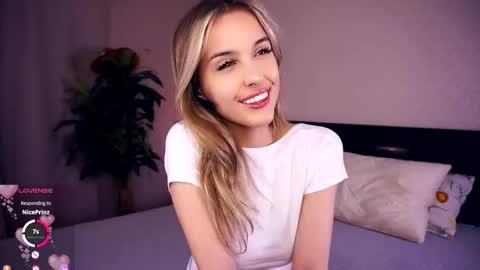 Anasteisha  Day Helen  Night online show from 10-03-25, 07:44