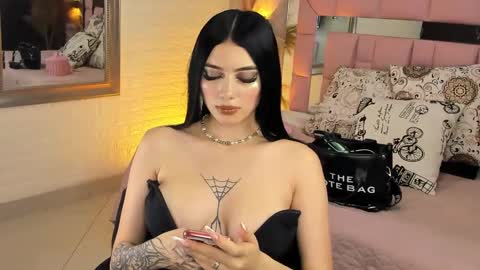 VICTORIA online show from 01-25-25, 01:43